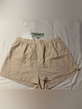 HALARA Beige Pinstripe Elastic Shorts